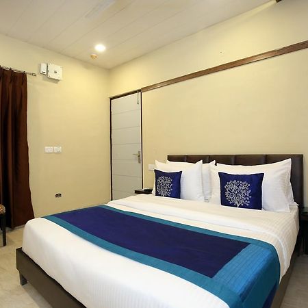 Capital O 9822 Hotel Seven Chandīgarh Extérieur photo