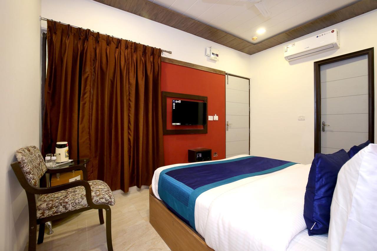 Capital O 9822 Hotel Seven Chandīgarh Extérieur photo