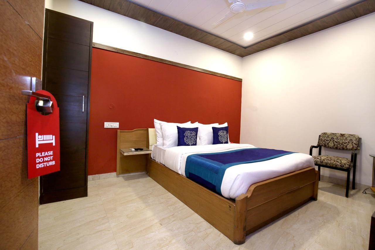 Capital O 9822 Hotel Seven Chandīgarh Extérieur photo