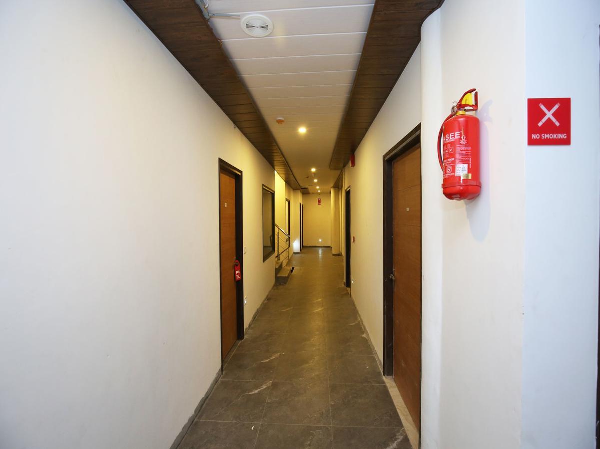 Capital O 9822 Hotel Seven Chandīgarh Extérieur photo