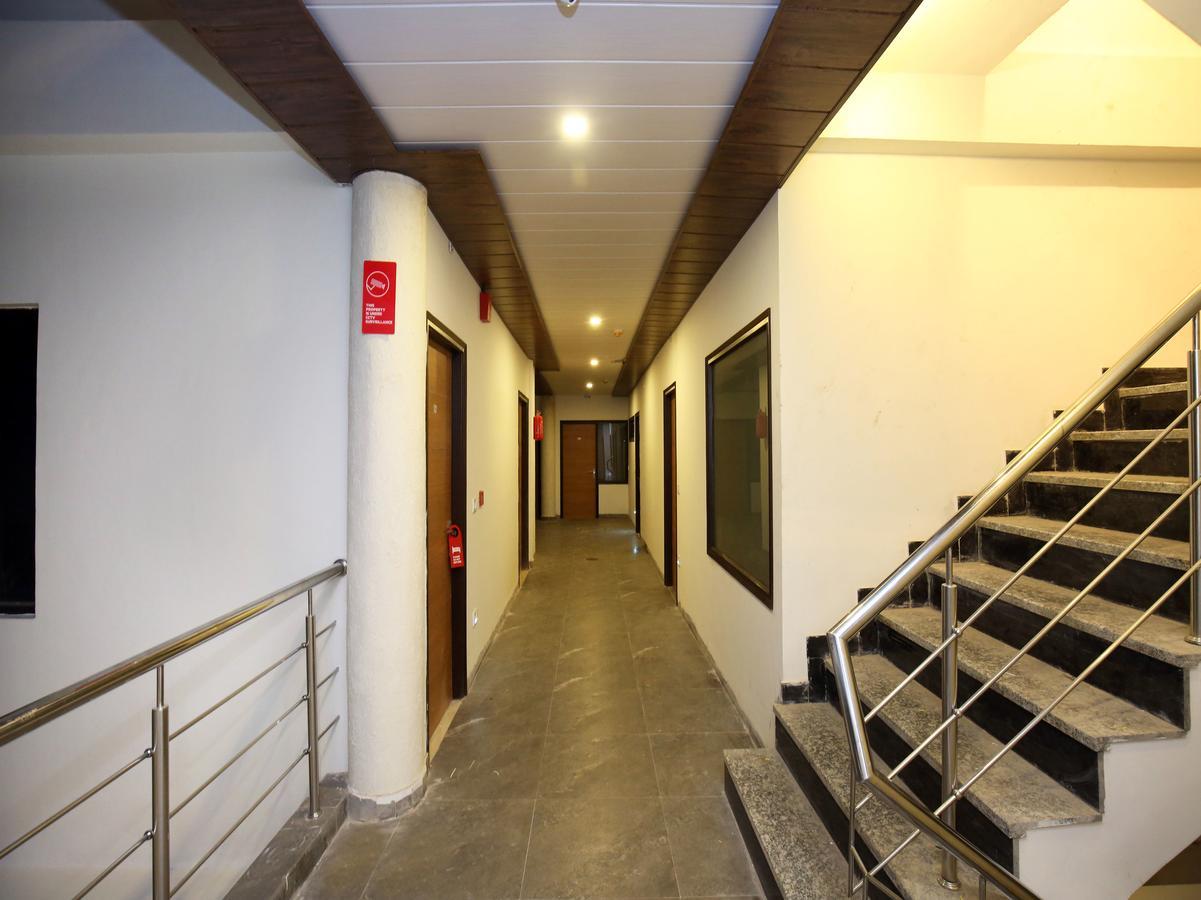 Capital O 9822 Hotel Seven Chandīgarh Extérieur photo